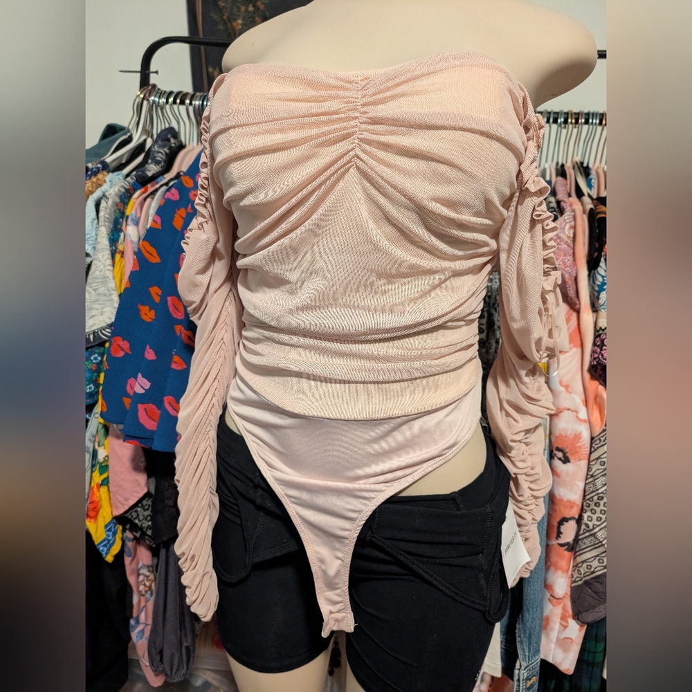 Forever 21 Ruched Mesh Bodysuit‎ Long Sleeve Off Shoulder Blush Pink